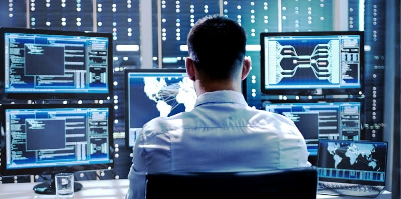 Задачи, которые решает специалист в области информационной безопасности