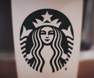 Top servisov dlya sozdaniya logotipov