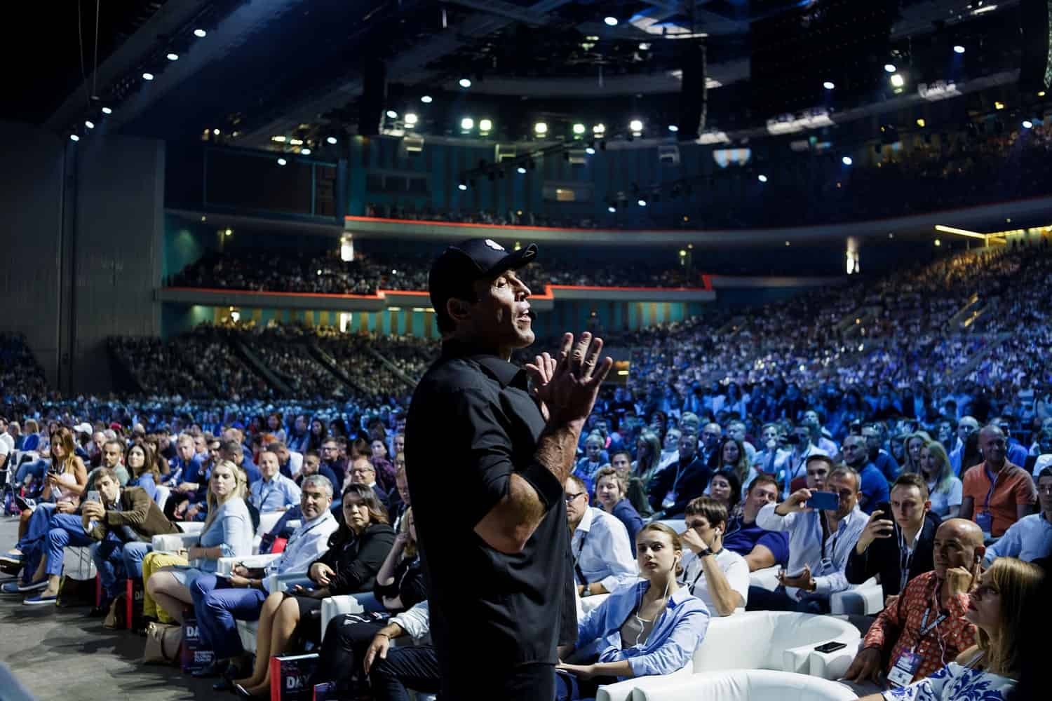 1 сентября 2018 года Тони Роббинс, один из самых знаменитых коучей мира, посетил Москву и собрал в СК «Олимпийский» более 26 тыс. зрителей