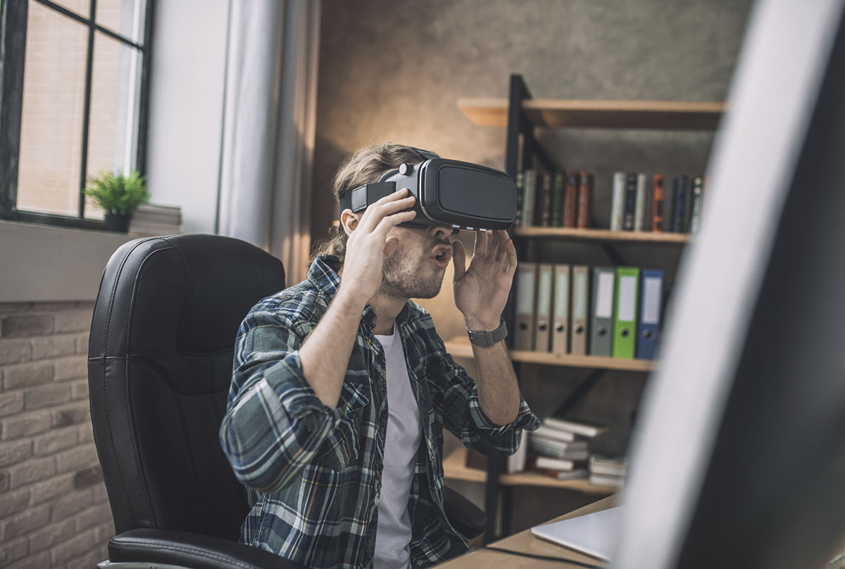 Разработчик VR