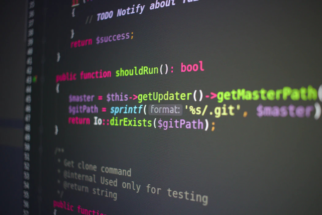 Первые версии языков Java, Python и PHP созданы на основе C