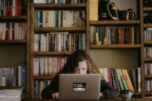 Gde i kak poluchit vysshee obrazovanie distancionno bez ekzamenov