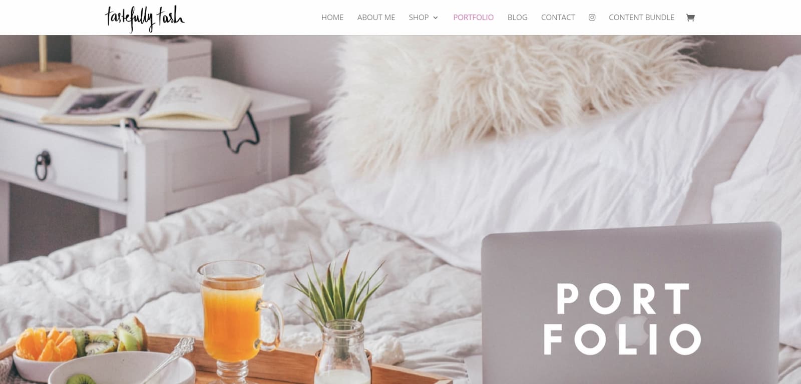 Красивая обложка, но непонятно, чьё это портфолио, кем является его владелец