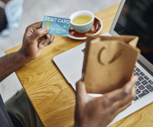 Kak vybrat platyozhnuyu sistemu dlya puteshestviy i oplaty tovarov v internete