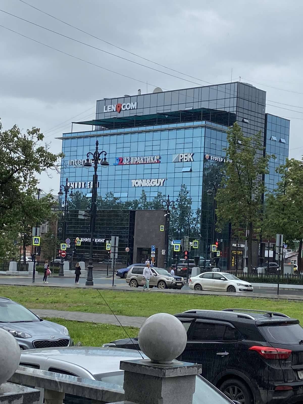 реклама на здании