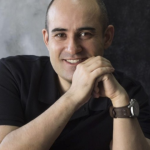 Кирилл Михирев, Фотограф, преподаватель. Специализируется на beauty-фотографиях, портретах и модельных тестах