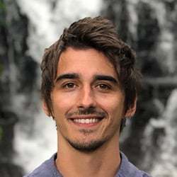 Константин Лукьянов, Графический дизайнер. Работает в дизайн-компании ONY