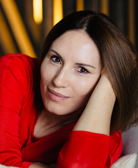 Марина Травкова, Системный семейный психотерапевт. Автор книги «Неверность». Преподаватель в НИУ ВШЭ, МИП