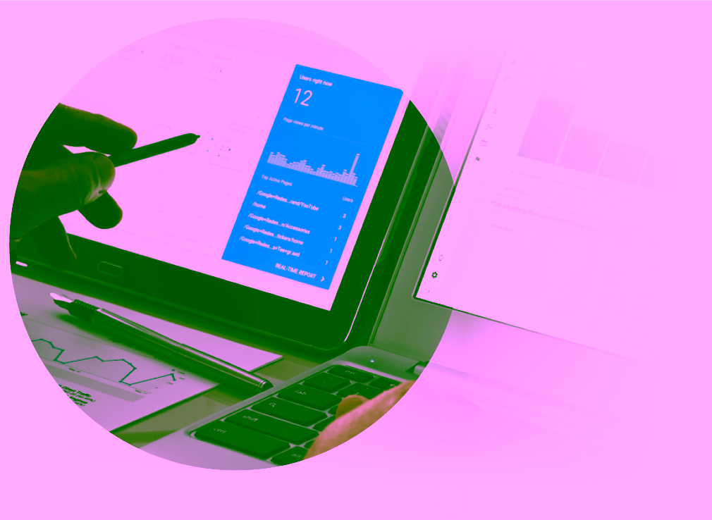 Павел Козлов, Обучает продуктам Microsoft Office более 10 лет. Работал в МТС, Microsoft и Яндексе.